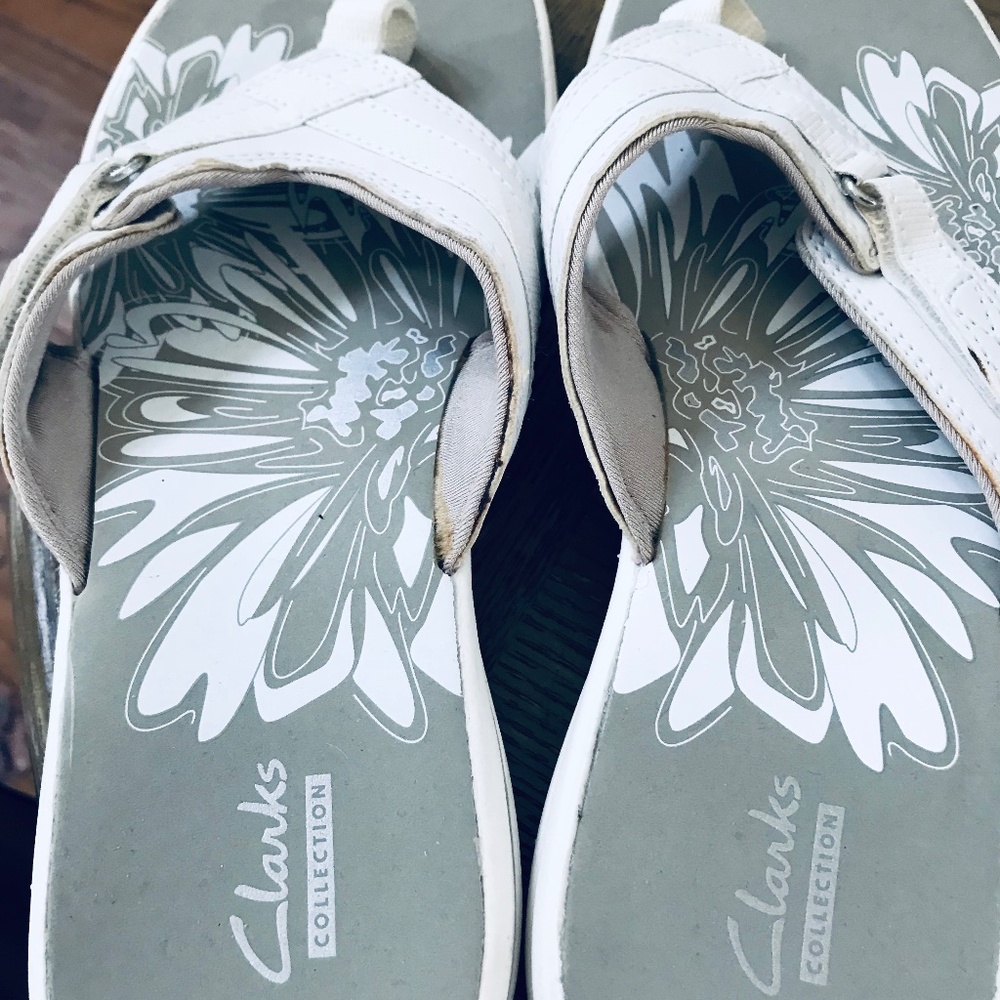 Clarks white flip flops